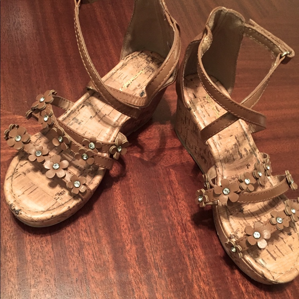 American Eagle size 2 wedges